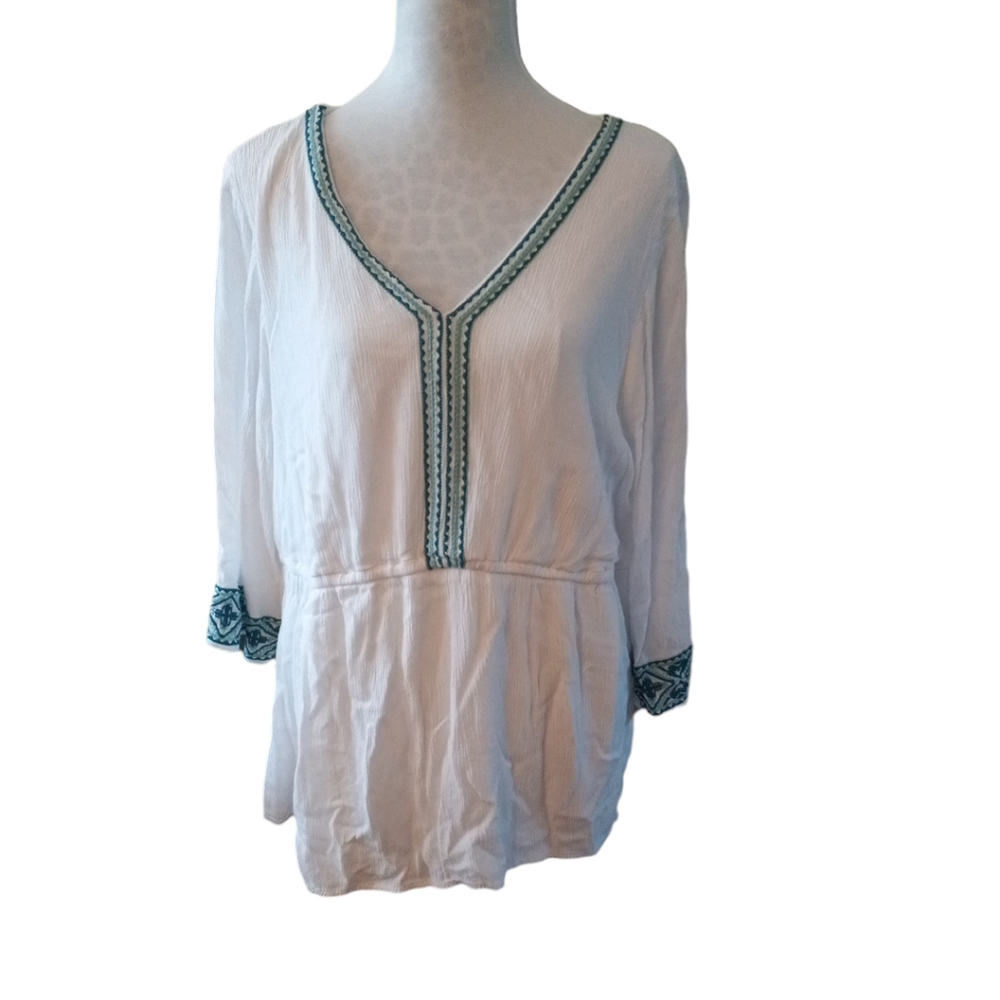 Lane Bryant size 18 embroidered v-neck boho 3/4 sleeve white peasant top